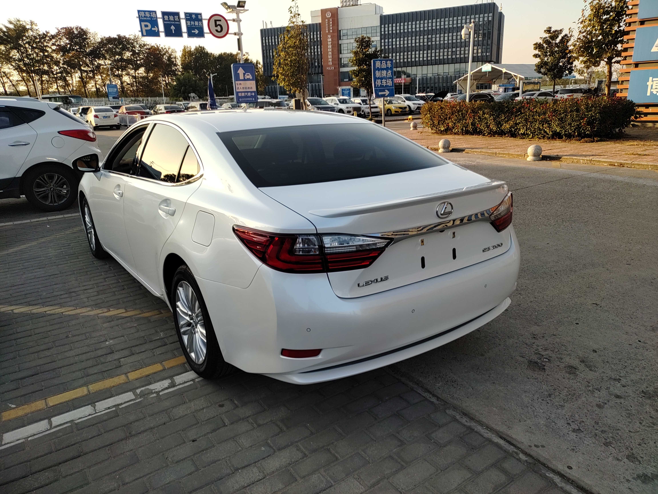 雷克萨斯 2017款 雷克萨斯es(进口) 200 30周年纪念版 (已售)(初检)