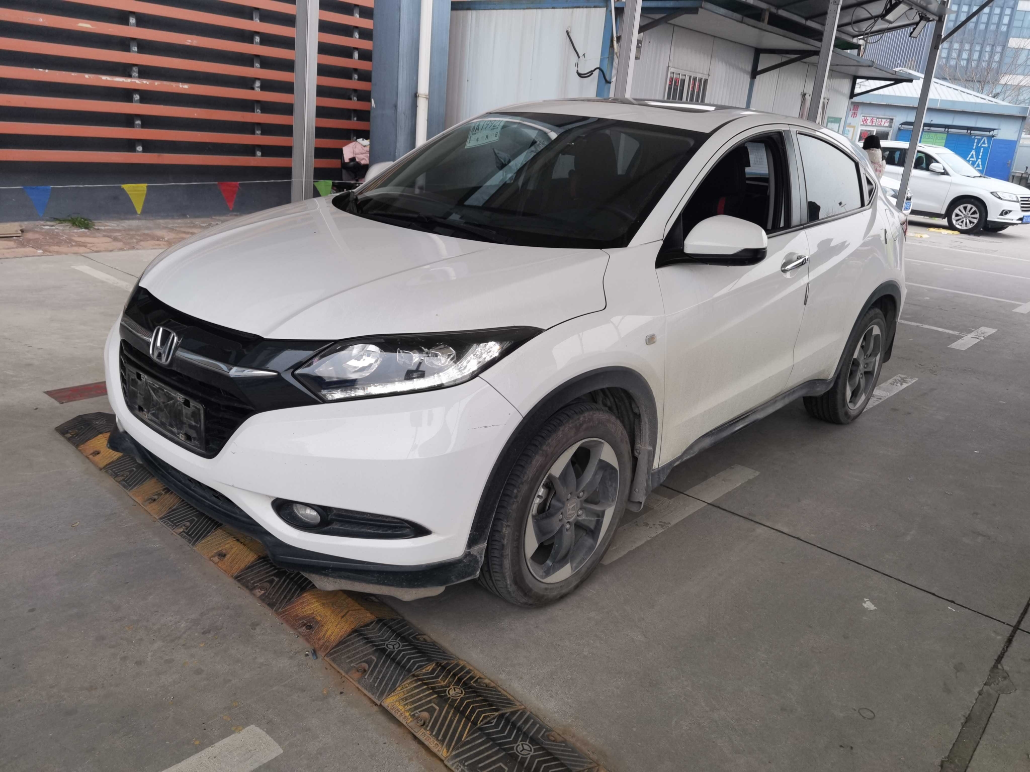 本田2018款缤智18lcvt两驱先锋版