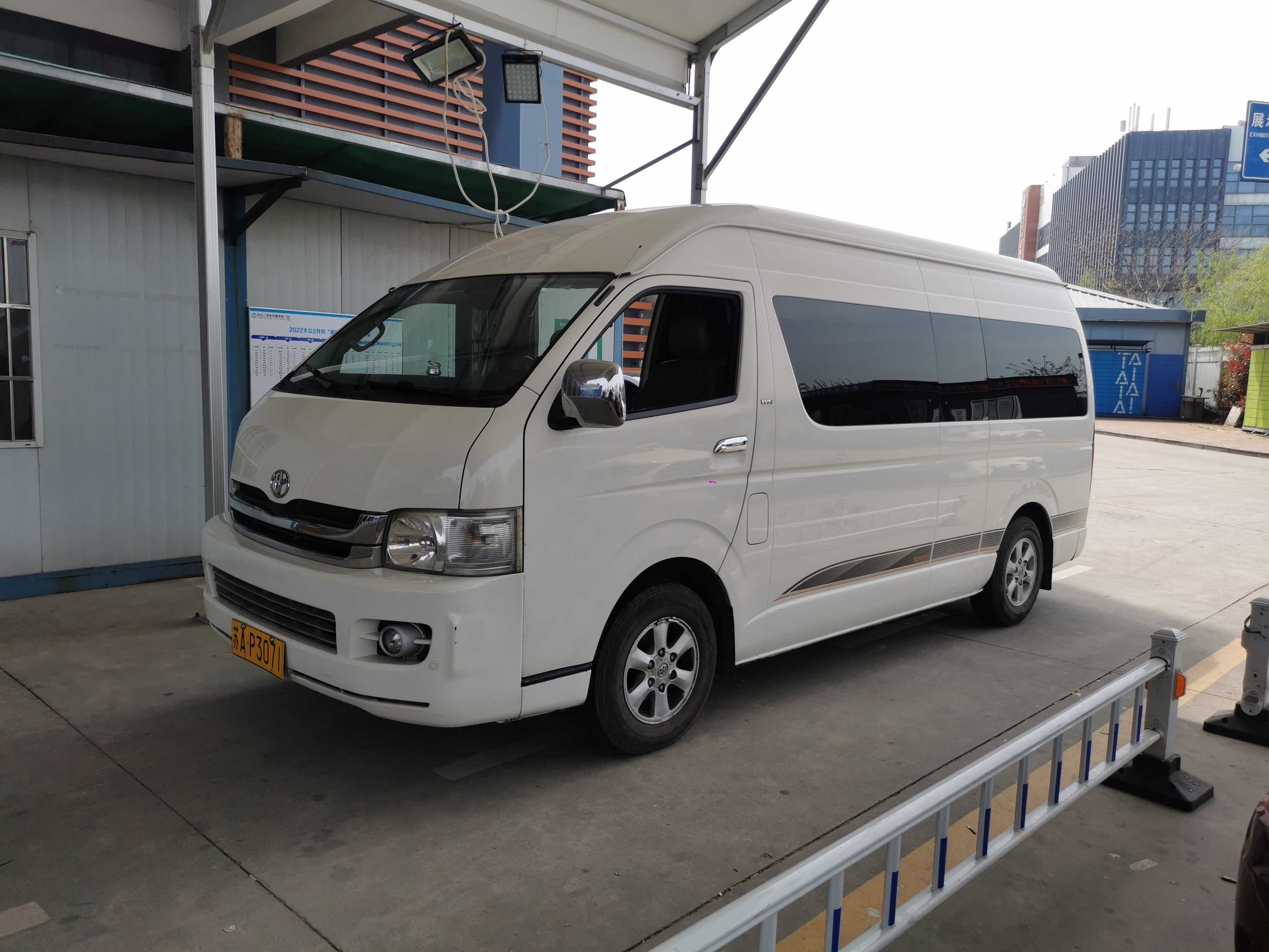 2005款 丰田海狮(进口) 13人座豪华小客车 trh223l-lepnk 标准版 低